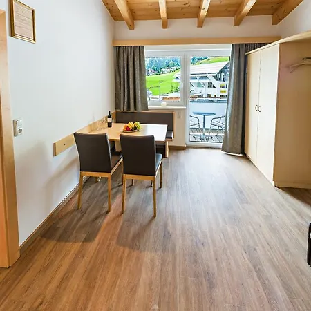 Apart-hotel Bergkonig Apartment *